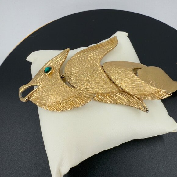 Vintage Napier Gold Tone Articulated Fish Green Rhinestone Eye Pendant - Picture 7 of 16